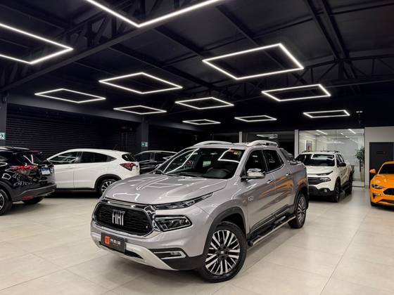 FIAT TORO 2.0 16V TURBO DIESEL RANCH 4WD AT9 FIAT TORO 2.0 16V TURBO DIESEL RANCH 4WD AT9